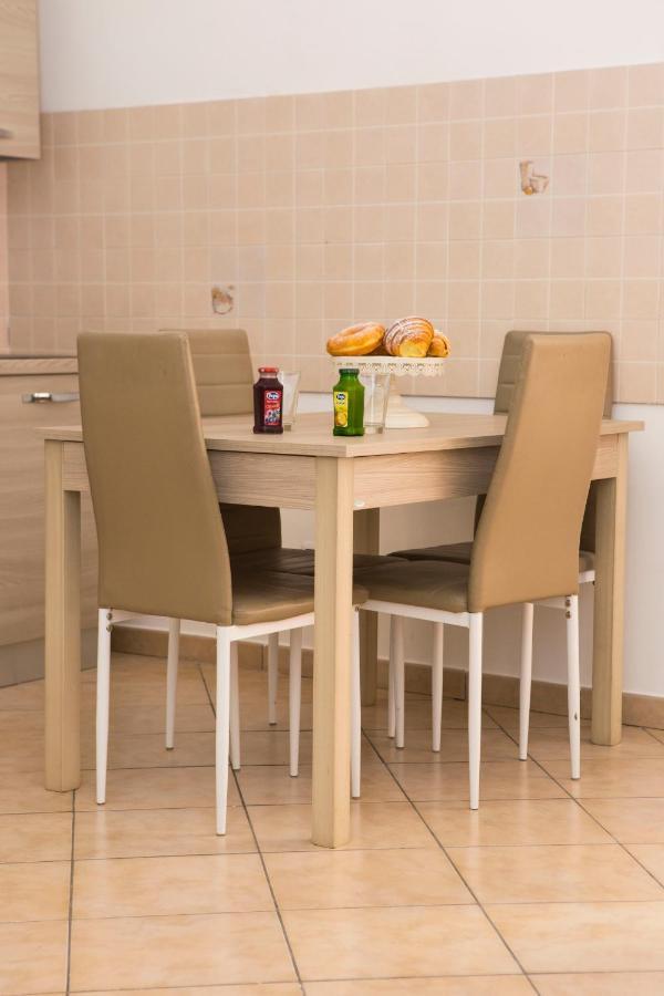 Airport House Apartment Naples Exterior photo